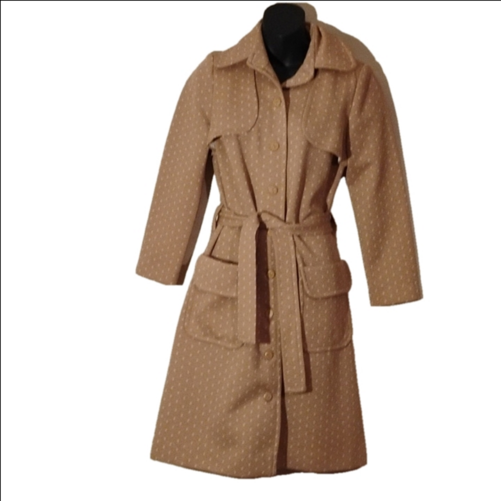 Retro/ vintage Polka dotted longer style coat. Pockets and flaps! Unsure of size